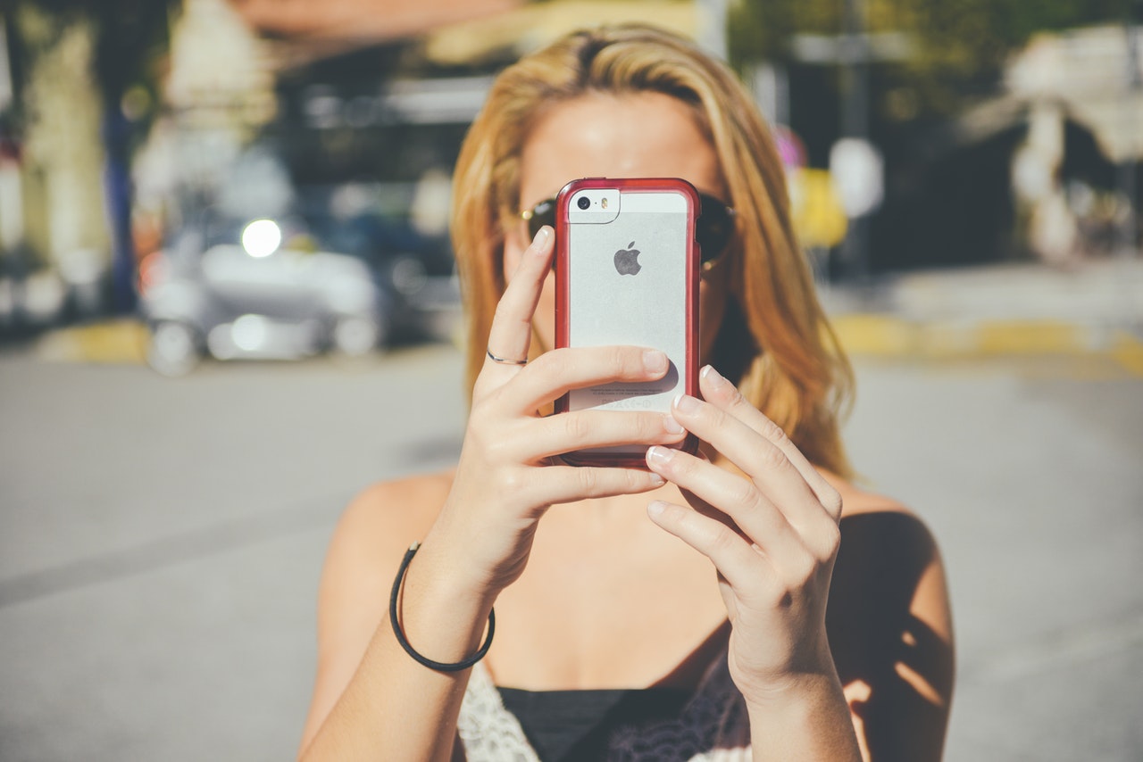 Frauen & Selfies – das sagen Wissenschaftler zum Web-Trend