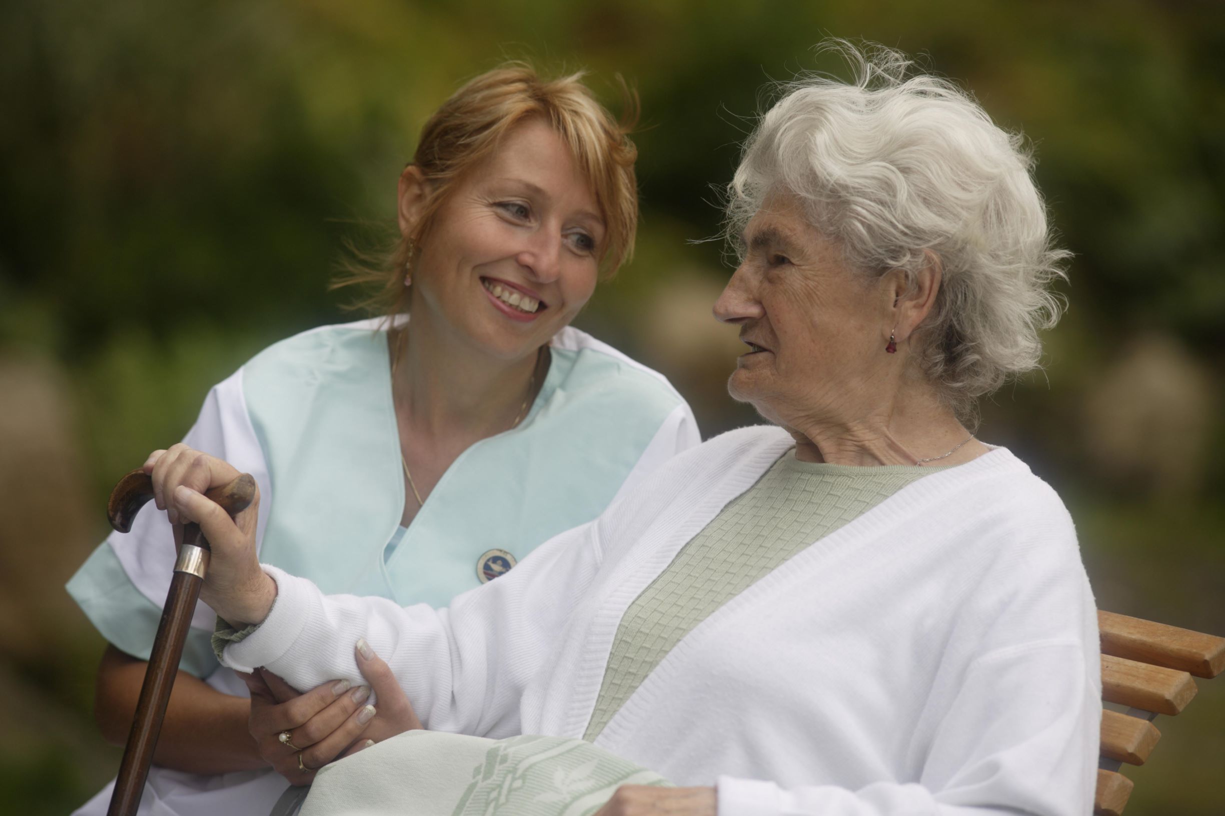 Zuwendung pur: so liebevoll ist Pflege in Niederlanden – Pilotprojekt Deutschland läuft