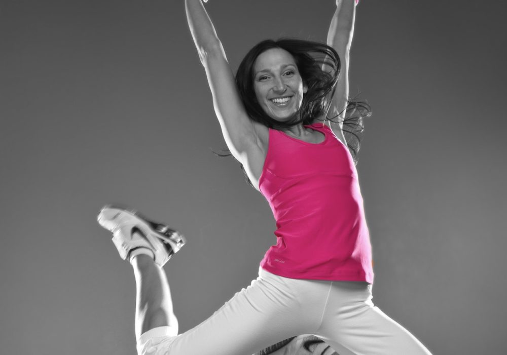 Personaltrainerin Tonia La Prova über Bewegung im Alltag: „Mit Teilerfolgen kommt der Flow“ Frau in Sportkleidung