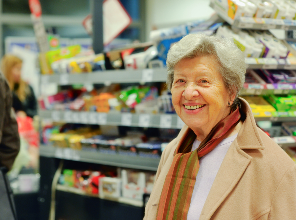 Gegen Senioren-Einsamkeit: Holländische Supermarktkette führt „Plauderkassen“ ein Ältere Dame