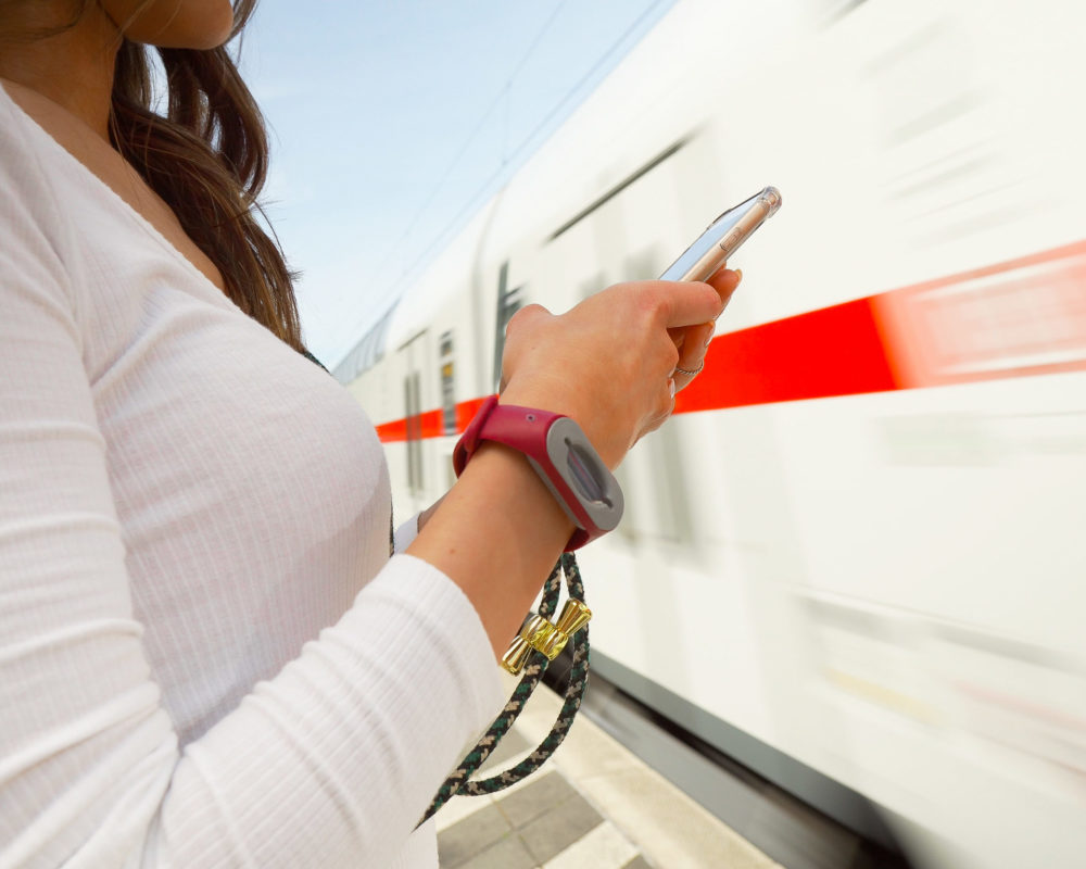 Mindener Start-up konzipierte cleveres Hygiene-Accessoire: Das Desinfektionsarmband!