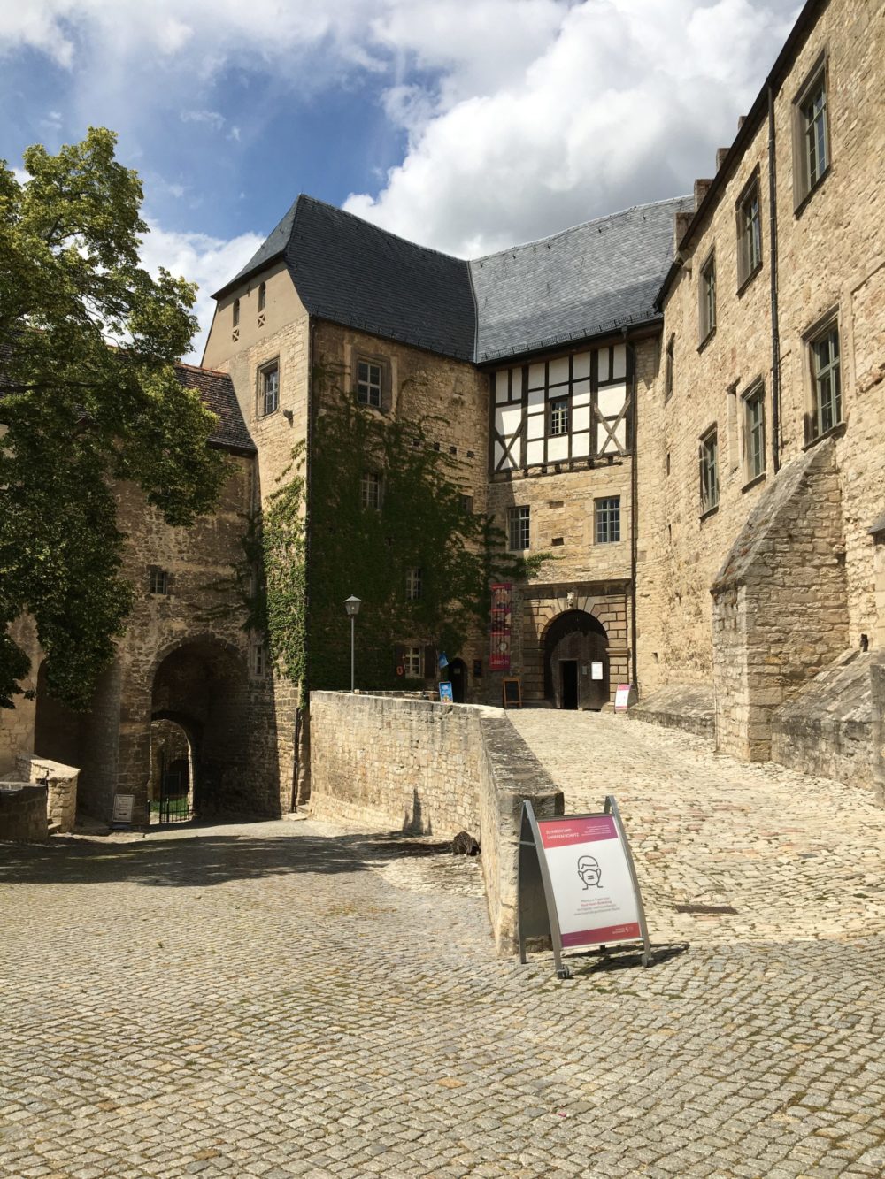 Burgenzauber im Unstruttal – so schön ist Freyburg! Burghof Neuenburg