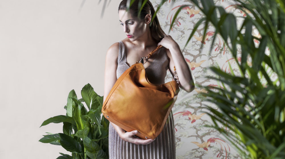 ALEXANDRA SVENDSEN: Spektakuläre Taschen aus deutscher Manufakturarbeit Model