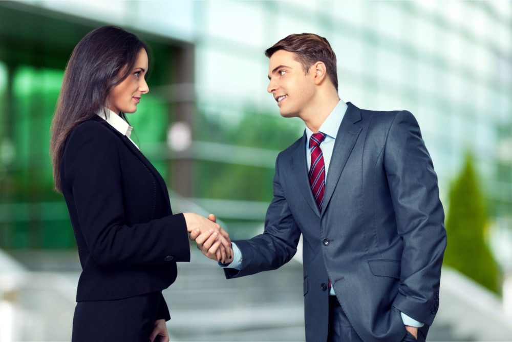 Kennen wir uns? Meine ganz persönliche Abneigung gegen das Duzen – Kolumne Barbara Edelmann