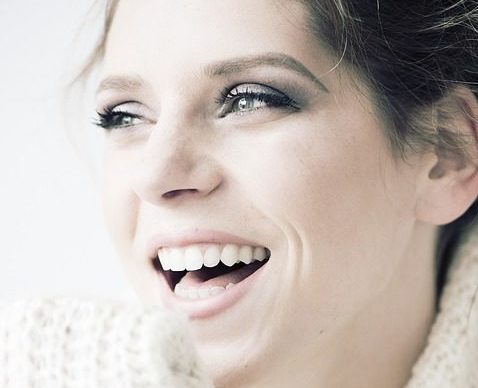 Fadenlifting: Frischer und jünger aussehen – ganz ohne OP