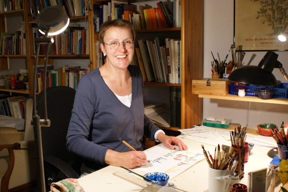 Kalligraphin mit Leidenschaft: „Vor längeren Texten machte ich autogenes Training“