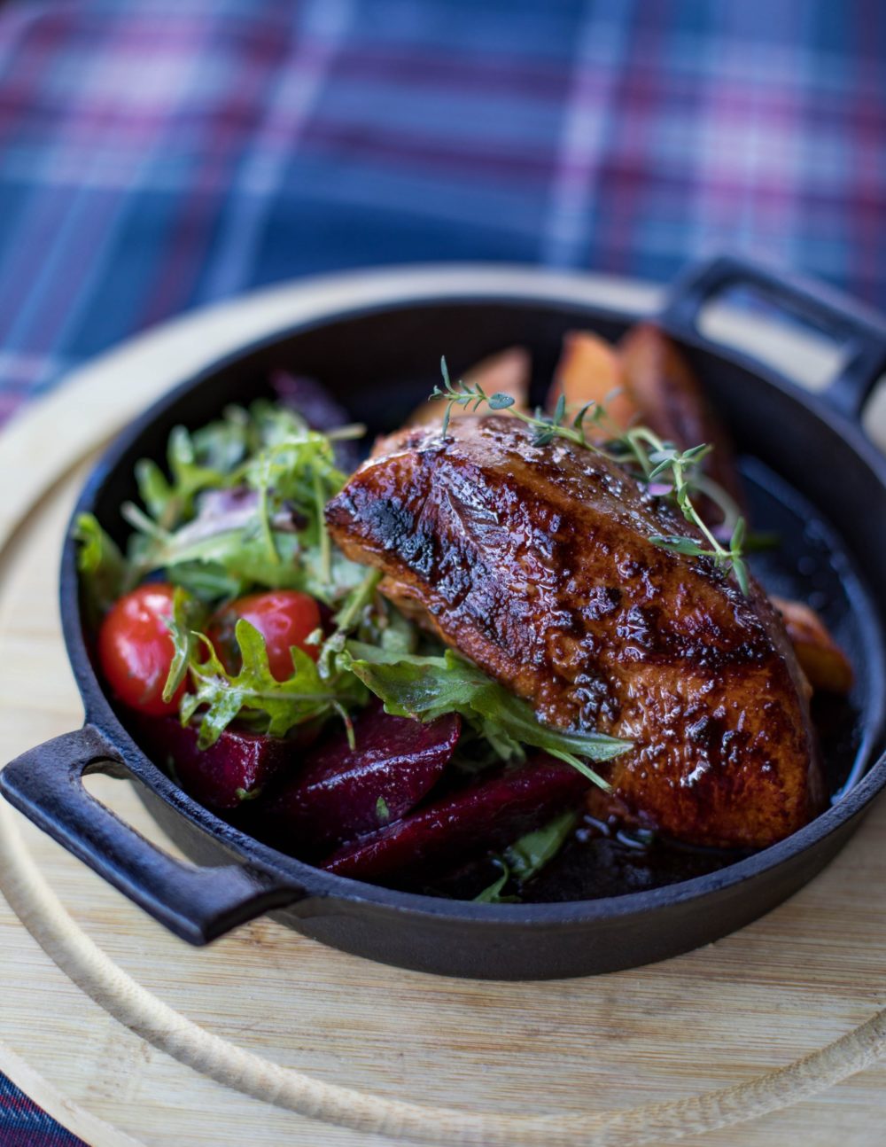 Faszinierend-irritierend: „Fleisch for Life“ – ein Buch, das den Fleischgenuss feiert