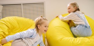 In Kitas: Baden-Württemberg will Hilfskräfte auf Personalschlüssel anrechnen