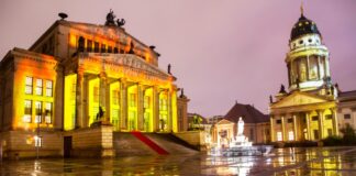 Regenvergnügen in Berlin: Tipps für nasse Hauptstadt-Stunden Berlin - Gendarmenmarkt