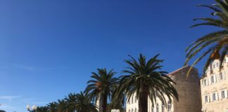 3 Europaziele für Single-Frauen – sicher & entspannt Hafenpromenade in Trogir