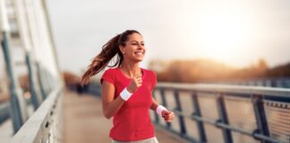 Wenn in der Woche Zeit für Sport fehlt: Das lässt sich nachholen! Frau joggt