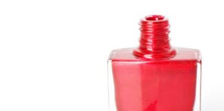 Autofahrerin entsetzt: Nagellack-Angriff auf ihr Fahrzeug Nagellack