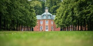 Monika Maron legt mit „Das Haus“ feinsinnigen Gesellschaftsroman vor Schloss