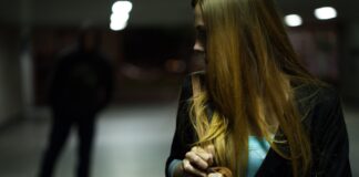 Sicherer Heimweg via App oder Telefon? Gutgemeinte Hilfe kann Trugschluss sein Heimweg