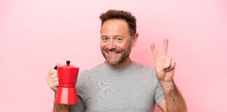 „Möchte jemand meinen Mann adoptieren?“ – Frauenforum biegt sich vor Lachen Lustiger Mann