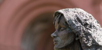 Hildegard von Bingen in der ICH-Form: Podcast lässt Persönlichkeiten „zu Wort kommen“ von Bingen