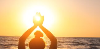 10 stylische rückenfreie Sport-Longsleeves für Ihr Workout-Erlebnis Yoga