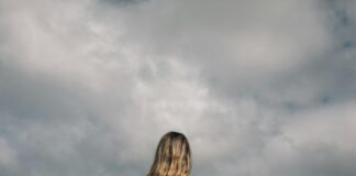 „Bei euch ist es immer so unheimlich still“ – Ein Buch mit Tiefgang melancholie