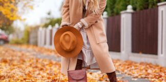 Herbstpullover: Alles Temu, oder was?! Kolumne aus der Chefredaktion Frau im Herbstmantel