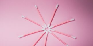 Mit Wangenabstrich eigene Lebensdauer erfahren – will man sowas wirklich wissen? Wattestäbchen