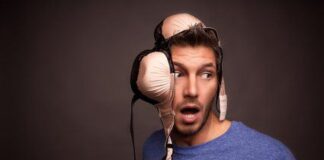 Belügen sich Fremdgeher selbst? Gastbeitrag von Theresa Mann mit BH auf dem Kopf