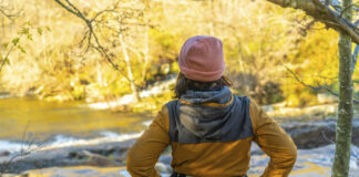 Übergangsjacke in der Versenkung – Kolumne aus der Chefredaktion Frau in Jacke