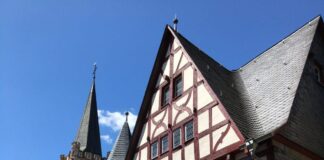 Rheinromantik pur: Das Postkartenidyll Bacharach ist einen Besuch wert! Altes Haus in Bacharach