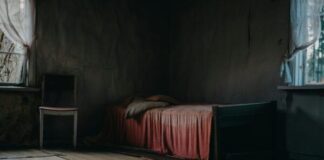 Aktenzeichen Paranormal: Der Podcast für Gänsehaut & echte Gruselgeschichten Könnte eine Szene aus Poccast Aktenzeichen paranormal sein